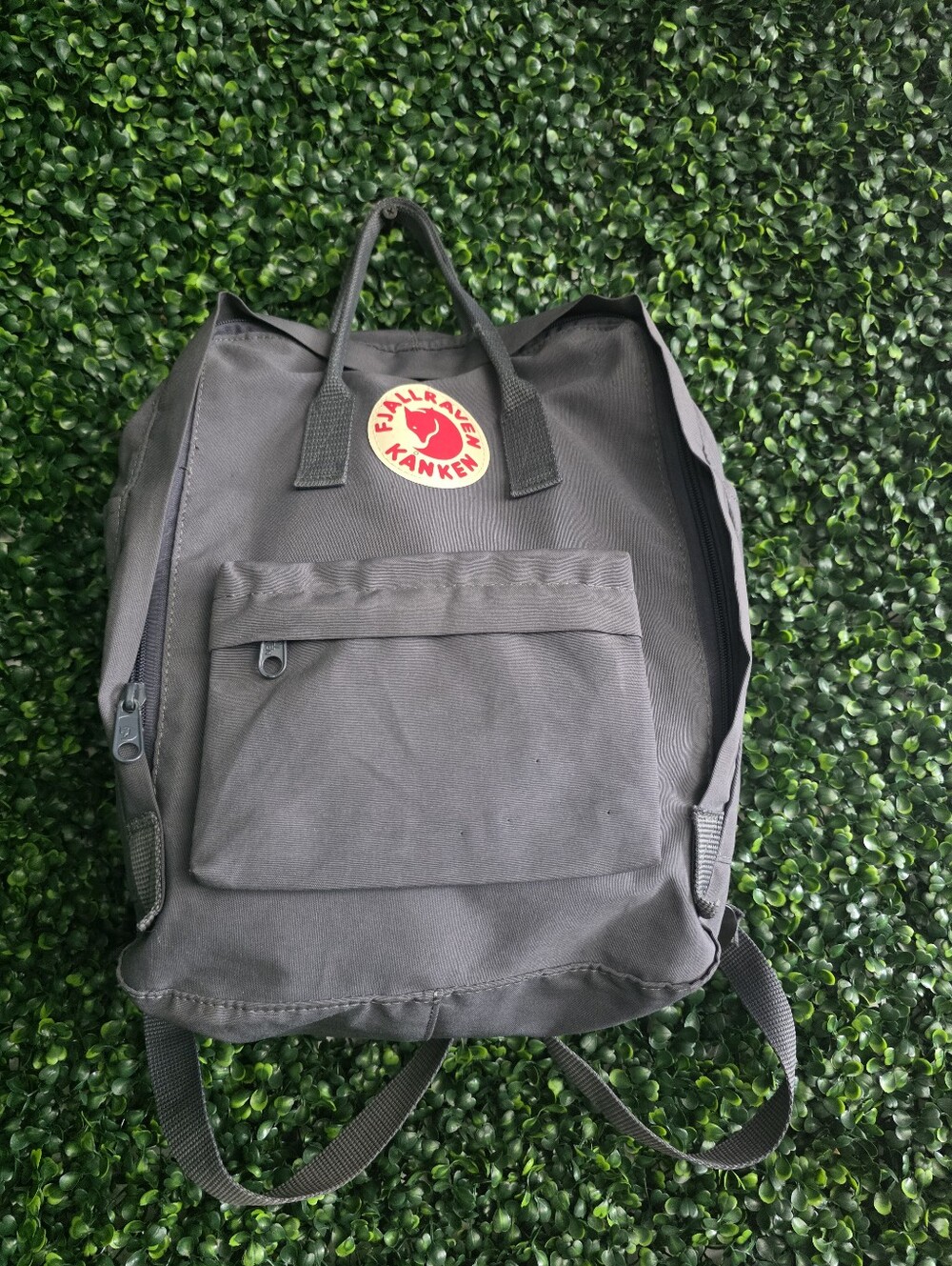 Fjallraven Kånken Backpack in Charcoal with Red Logo